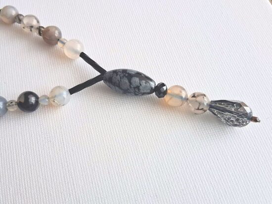 Gara kaklarota Boho stilā, ar piekariņu